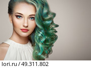 Beauty fashion model girl with colorful dyed hair. Girl with perfect makeup and hairstyle. Model with perfect healthy dyed hair. Стоковое фото, агентство Ingram Publishing / Фотобанк Лори