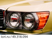Vintage Car Head Light Close Up. Стоковое фото, агентство Ingram Publishing / Фотобанк Лори