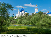 Bogolyubsky Monastery of the Nativity of the Virgin is a female Orthodox monastery on the banks of the Monastic Pond on a sunny summer day, Bogolyubovo, Suzdal district, Vladimir region, Russia. Стоковое фото, фотограф Ula Ulachka / Фотобанк Лори