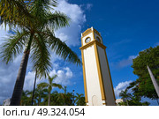 Clock tower on Plaza Punta Langosta in Cozumel Island of Mexico. Стоковое фото, агентство Ingram Publishing / Фотобанк Лори