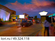 Cancun sunset at Boulevard Kukulcan in Hotel zone hotelera of Mexico. Стоковое фото, агентство Ingram Publishing / Фотобанк Лори