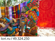 Chichen itza Mayan handcrafts and serapes in Yucatan Mexico. Стоковое фото, агентство Ingram Publishing / Фотобанк Лори