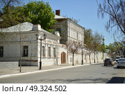 Стена, Юго-Западный угол Благовещенского монастыря в Астрахани - в конце главной улицы города. Стоковое фото, фотограф Павел Просянов / Фотобанк Лори