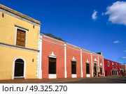 Valladolid city colorful facades Yucatan in Mexico. Стоковое фото, агентство Ingram Publishing / Фотобанк Лори