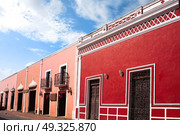 Valladolid city colorful facades Yucatan in Mexico. Стоковое фото, агентство Ingram Publishing / Фотобанк Лори