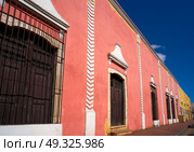 Valladolid city colorful facades Yucatan in Mexico. Стоковое фото, агентство Ingram Publishing / Фотобанк Лори