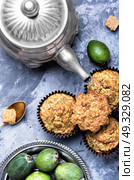 muffin with feijoa. muffins with a taste of ripe feijoa to tea drinking. Стоковое фото, агентство Ingram Publishing / Фотобанк Лори