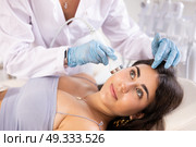 Young brunette undergoing high frequency ultrasound facial treatment. Стоковое фото, фотограф Яков Филимонов / Фотобанк Лори
