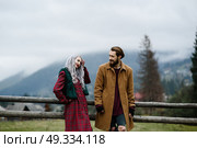 pair of lovers in the Carpathian mountains in national costumes. Стоковое фото, агентство Ingram Publishing / Фотобанк Лори