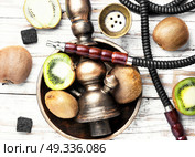 hookah shisha with kiwi. smoking hookah in Arabic style with the tobacco aroma kiwi. Стоковое фото, агентство Ingram Publishing / Фотобанк Лори