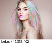 Beauty Fashion Model Girl with Colorful Dyed Hair. Girl with perfect Makeup and Hairstyle. Model with perfect Healthy Dyed Hair. Rainbow Hairstyles. Стоковое фото, агентство Ingram Publishing / Фотобанк Лори