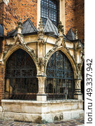 tourist architectural attractions in the market square of Krakow. Стоковое фото, агентство Ingram Publishing / Фотобанк Лори