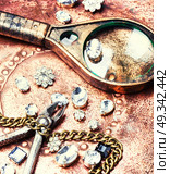 Making of handmade jewellery. jewellery making with professional tools on retro background. Стоковое фото, агентство Ingram Publishing / Фотобанк Лори