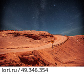 road at night under the stars in the sky. Стоковое фото, агентство Ingram Publishing / Фотобанк Лори