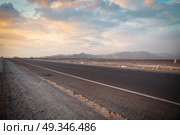 Panamericana in Nazca, Peru. Scenic landscape of desert and the Andes. Стоковое фото, агентство Ingram Publishing / Фотобанк Лори