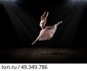 Young ballerina (in interior version) Стоковое фото, агентство Ingram Publishing / Фотобанк Лори