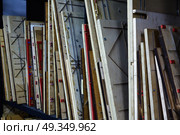 Dye punching paper machine in wood board. Dye punching paper machine in wood board in printing factory. Стоковое фото, агентство Ingram Publishing / Фотобанк Лори
