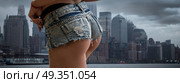 Women’s ass in short shorts against the backdrop of New York City. storm in Manhattan. Стоковое фото, агентство Ingram Publishing / Фотобанк Лори