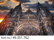 Scenic summer panorama of the Old Town architecture with Vltava river and St.Vitus Cathedral in Prague, Czech Republic.  Vltava river and St.Vitus Cathedral in Prague. Стоковое фото, агентство Ingram Publishing / Фотобанк Лори