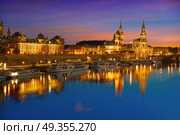 Dresden skyline and Elbe river in Saxony Germany. Dresden sunset skyline reflecion in Elbe river in Saxony of Germany. Стоковое фото, агентство Ingram Publishing / Фотобанк Лори
