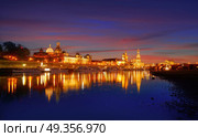 Dresden skyline and Elbe river in Saxony Germany. Dresden sunset skyline reflecion in Elbe river in Saxony of Germany. Стоковое фото, агентство Ingram Publishing / Фотобанк Лори