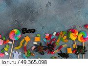 Colorful halloween candies on stone. Trick and treat - colorful halloween candies on stone with copy space. Стоковое фото, агентство Ingram Publishing / Фотобанк Лори
