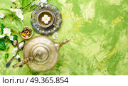 Tea with jasmine. Oriental tea set with tea from jasmine flowers.Jasmine tea. Стоковое фото, агентство Ingram Publishing / Фотобанк Лори