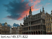Royal Palace at the Dam Square, Amsterdam. It was built as city hall during the Dutch Golden Age in the seventeenth century. Стоковое фото, агентство Ingram Publishing / Фотобанк Лори