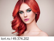 Beauty Fashion Model Girl with Colorful Dyed Hair. Girl with Perfect Makeup and Hairstyle. Model with Perfect Healthy Dyed Hair. Стоковое фото, агентство Ingram Publishing / Фотобанк Лори