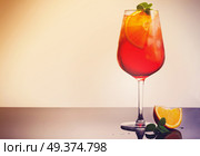Glass of spritz coctail on table with copy space, retro toned. Glass of spritz. Стоковое фото, агентство Ingram Publishing / Фотобанк Лори