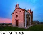 Ermita la Guia hermitage in Ribadesella Asturias of Spain. Стоковое фото, агентство Ingram Publishing / Фотобанк Лори