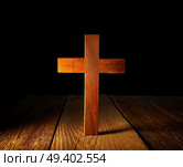 Christian wood cross on black and wooden background. Стоковое фото, агентство Ingram Publishing / Фотобанк Лори