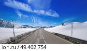 Baqueira Beret road in Lerida Catalonia ski  resort in Aran Valley of Pyrenees Spain. Стоковое фото, агентство Ingram Publishing / Фотобанк Лори