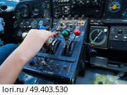 Vintage airplane dashboard with hand pushing leverer. Vintage airplane dashboard. Стоковое фото, агентство Ingram Publishing / Фотобанк Лори