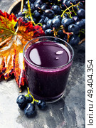 Red grape juice in glass and grape fruit. Grape drink in a glass. Стоковое фото, агентство Ingram Publishing / Фотобанк Лори