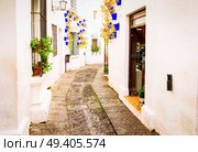Poble Espanyol street, with traditional for Andalusia white walls, city of Barcelona, Catalonia Spain, toned. Poble Espanyol, Barcelona. Стоковое фото, агентство Ingram Publishing / Фотобанк Лори