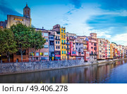 old town of Girona and river Onyard at night, Spain. Girona in Spain. Стоковое фото, агентство Ingram Publishing / Фотобанк Лори