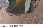 A car is parked on the side of the road. Стоковое видео, видеограф Ярославский Максим / Фотобанк Лори