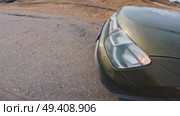 A car is parked on the side of the road. Стоковое видео, видеограф Ярославский Максим / Фотобанк Лори