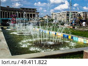 Фонтан в центре парка в Казани. Редакционное фото, фотограф Наталья Владимировна Сергеева / Фотобанк Лори