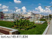 Цветы и фонтаны в Казани летом. Редакционное фото, фотограф Наталья Владимировна Сергеева / Фотобанк Лори