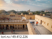 Hawa Mahal  is a harem in the palace complex of the Jaipur Maharaja, built of pink sandstone in the form of the crown of Krishna. Стоковое фото, агентство Ingram Publishing / Фотобанк Лори