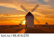 Mota del Cuervo windmills in Cuenca at Castile la Mancha of spain. Стоковое фото, агентство Ingram Publishing / Фотобанк Лори