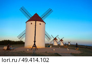 Mota del Cuervo windmills in Cuenca at Castile la Mancha of spain. Стоковое фото, агентство Ingram Publishing / Фотобанк Лори