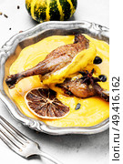 Appetizing roasted duck leg in pumpkin puree.Duck meat. Italian food. Duck legs in pumpkin puree. Стоковое фото, агентство Ingram Publishing / Фотобанк Лори