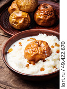 Traditional rice porridge on milk with apples. Rice porridge with apples. Стоковое фото, агентство Ingram Publishing / Фотобанк Лори