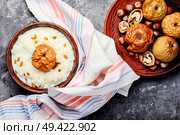 Traditional rice porridge on milk with apples. Rice porridge with apples. Стоковое фото, агентство Ingram Publishing / Фотобанк Лори