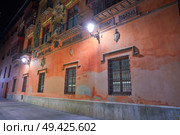 Bib Rambla square facades in Granada of Spain. Стоковое фото, агентство Ingram Publishing / Фотобанк Лори