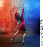 Attractive brunette cutie in a dance pose. Стоковое фото, агентство Ingram Publishing / Фотобанк Лори