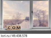 Com sign in a bright window with a view to a road going through a landscape. Стоковое фото, агентство Ingram Publishing / Фотобанк Лори